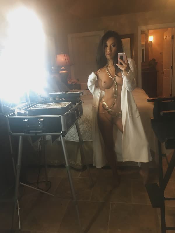 Asiática Asa Akira pelada