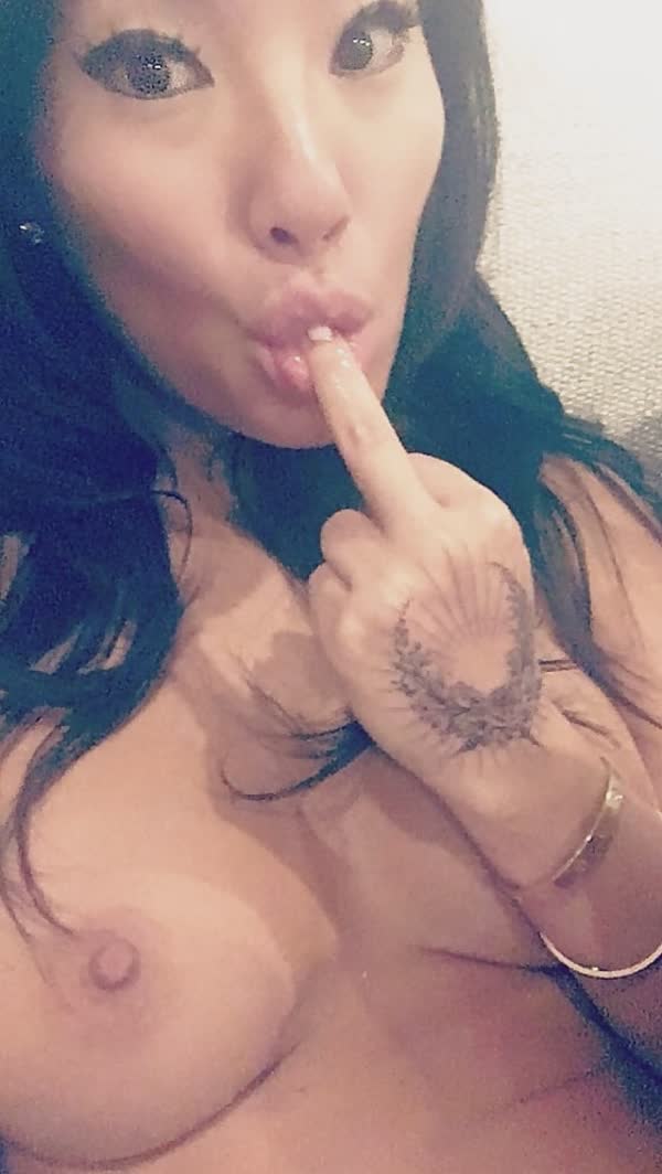 Asiática Asa Akira pelada